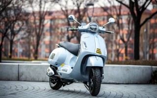 神奇银蓝“变色龙” VESPA GTS 300 Super Tech